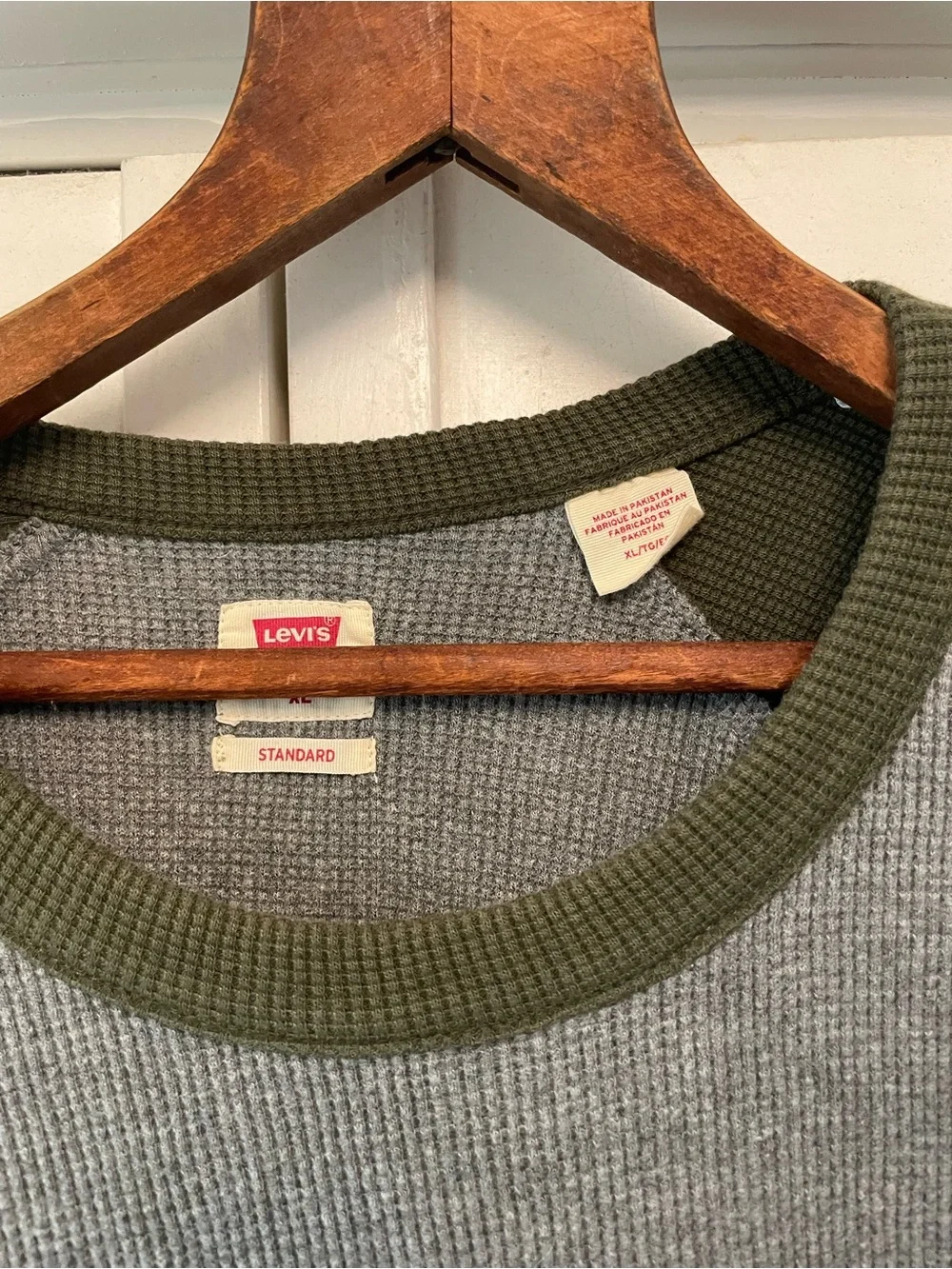 Men's Levi’s Two-Tone Raglan Sweater - Olive & Gray